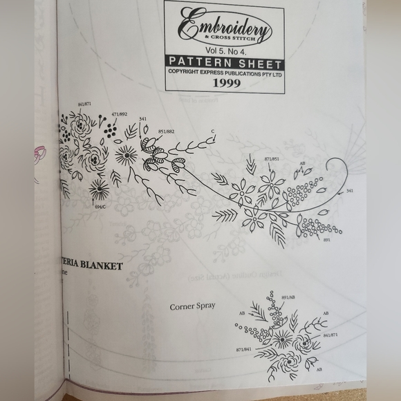 Lot of 4 Embroidery & Cross Stitch - RIBBON Embroidery, Smocking and more - Picture 10 of 10